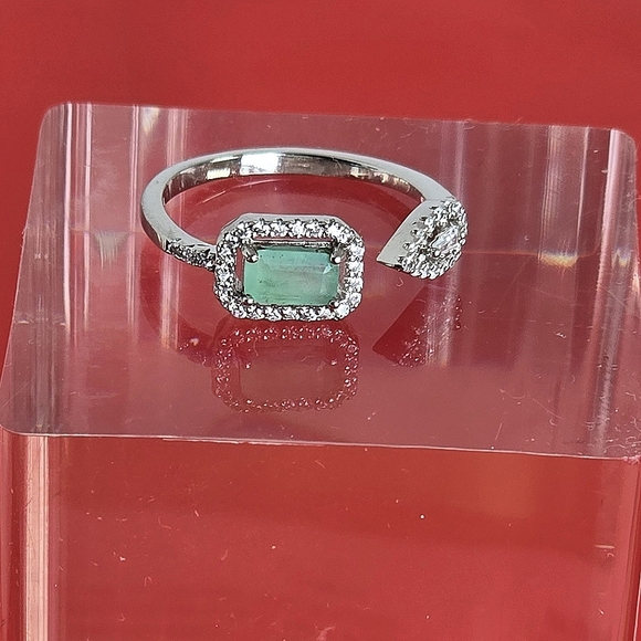 925 Sterling Silver Open Band Sz 6.5 with Natural Octagon 6x4mm Emerald Gemstone - Picture 8 of 9